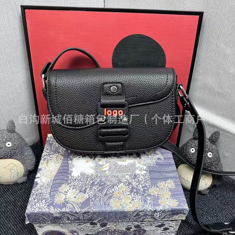 新款时尚新款马鞍包2025潮流女包单肩斜跨老花D字母女士气质批发|undefined