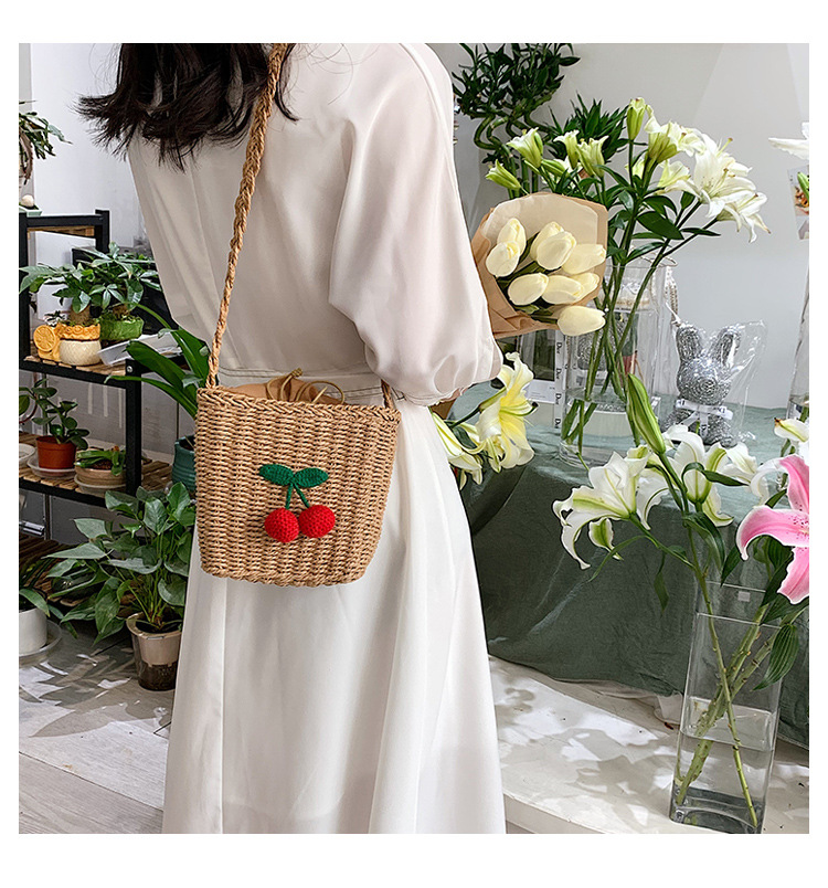 New Fashion Shoulder Cherry Crossbody Straw Small Square Women's Bag display picture 3
