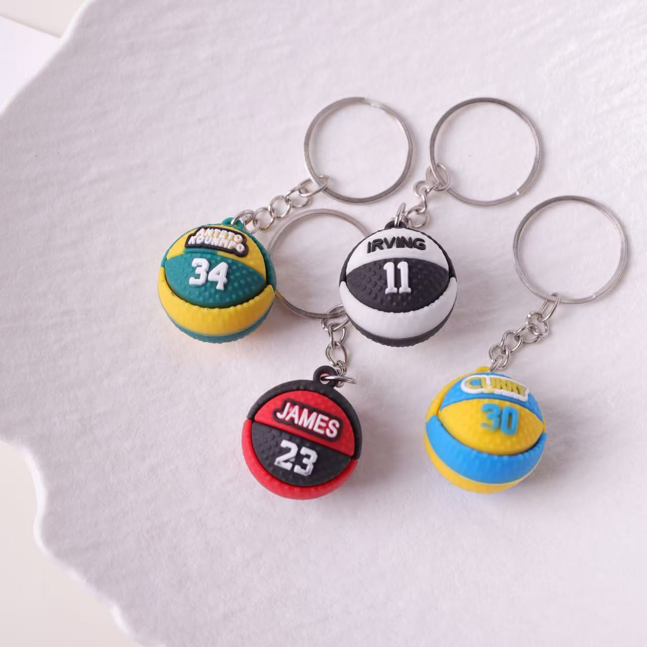 Creativo de fútbol llavero de goma blanda muñeca colgante jugador de fútbol pequeño colgante bolsos de baloncesto bolsos pequeños accesorios