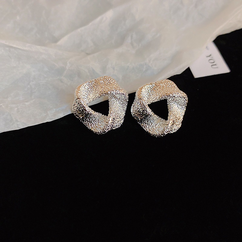 Nicho de diseño de plata amor geometría bola aguja de plata pendientes transfronterizos venta caliente minimalista viento frío fábrica de alto nivel image 17
