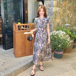 紫色复古新中式晕染风盘扣连衣裙女2026夏新款气质款腰封显瘦长裙