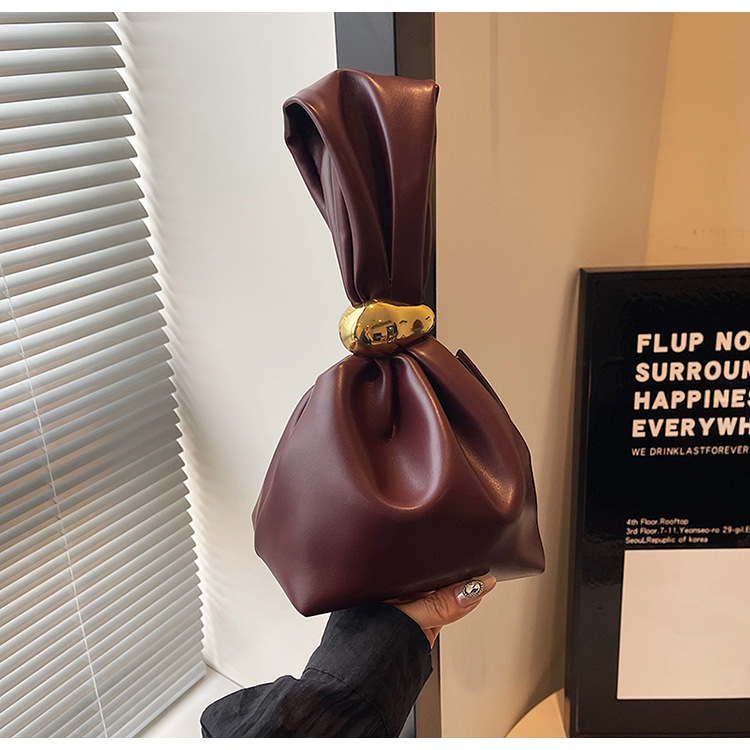 A high-end, niche and quirky small bag for women's autumn and winter 2025 new retro pleated mini bucket bag undefined