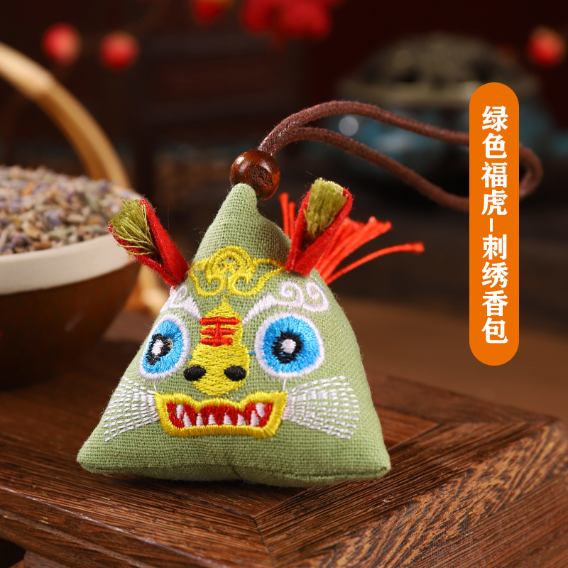 Bolsita del Festival del Bote del Dragón Bolso repelente de mosquitos de estilo chino Bolso Bolsa de la suerte Bordado tridimensional Bolsita de ajenjo de tigre Coche