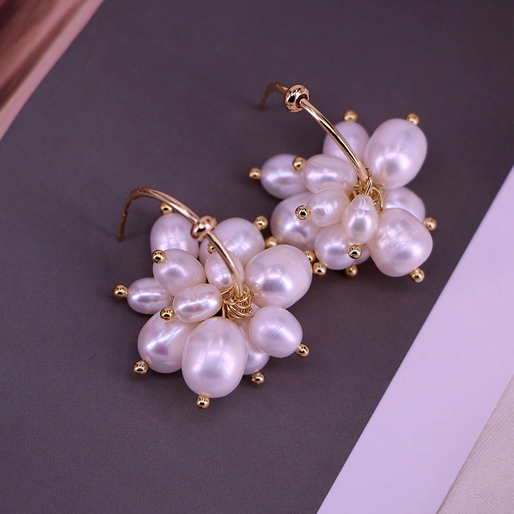 Simple Style Copper 18k Gold-plated Pearl Pendant Earrings display picture 2