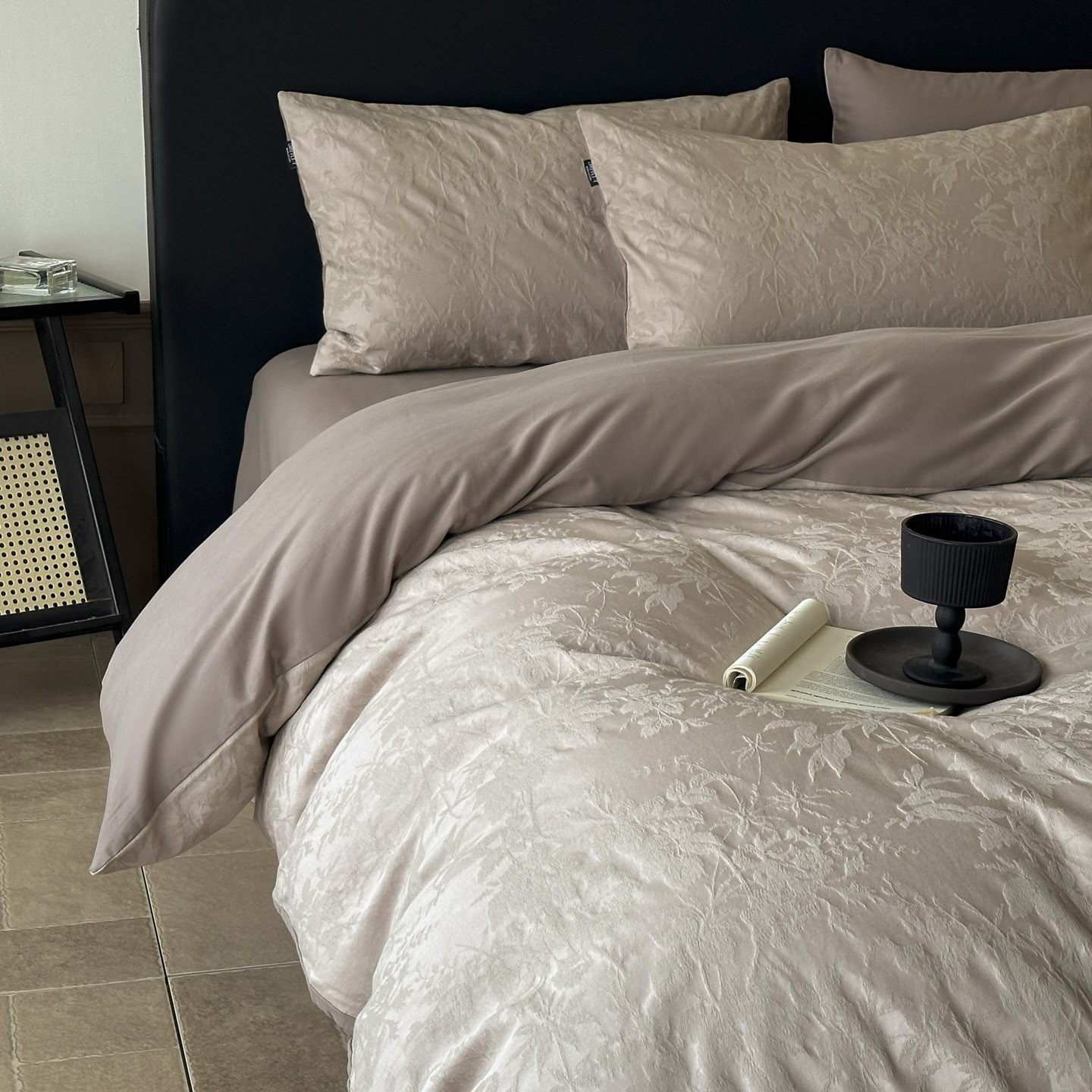 Algodón glutinoso ultra suave tejido Jacquard de cuatro piezas, ropa de cama de algodón para dormir desnudo, otoño y invierno, cuatro estaciones gruesas y cálidas.