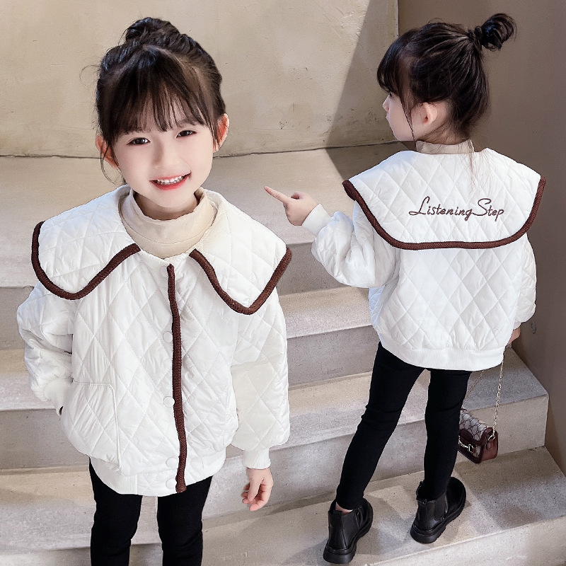 Elegante chaqueta acolchada de algodón para niñas de estilo occidental al por mayor engrosada chaqueta acolchada de algodón de invierno cálido collar de muñeca de estilo azul marino chaqueta acolchada de algodón para bebés
