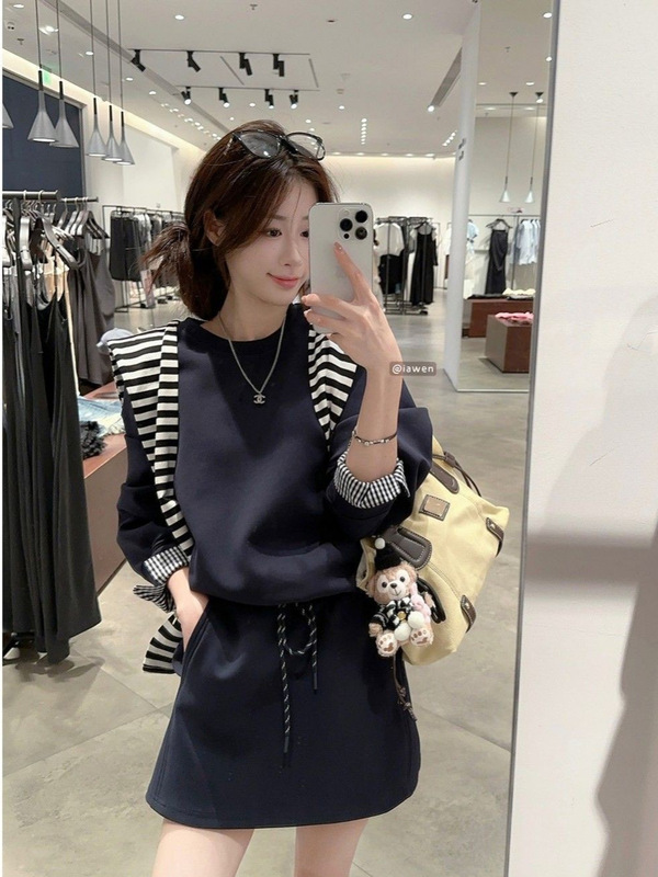 灰色松弛感休闲卫衣套装裙女2025秋季新款韩系条纹披肩短裙两件套|undefined