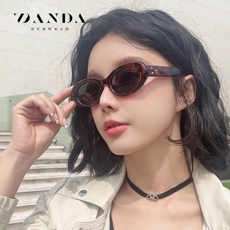 Douyin Venta caliente TR gafas polarizadas S23101 Gafas de sol de ojo de gato de alta gama Gafas de sol GM con remaches de estrellas retro