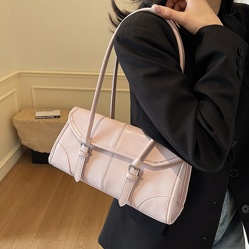 2025 New Arrival Elegant Oil Wax Leather Underarm Baguette Bag High-End Texture Niche Versatile Commuter Fashion Shoulder Bag For Women - Thumbnail 4