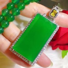 直播货源天然绿玉髓无事牌吊坠女国风复古高冰玛瑙平安无事牌代发