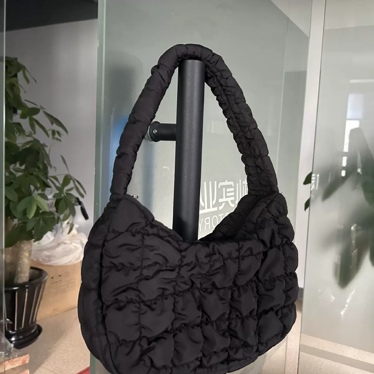 泡泡包褶皱包云朵包女2025新款小众设计单肩饺子包休闲百搭腋下托