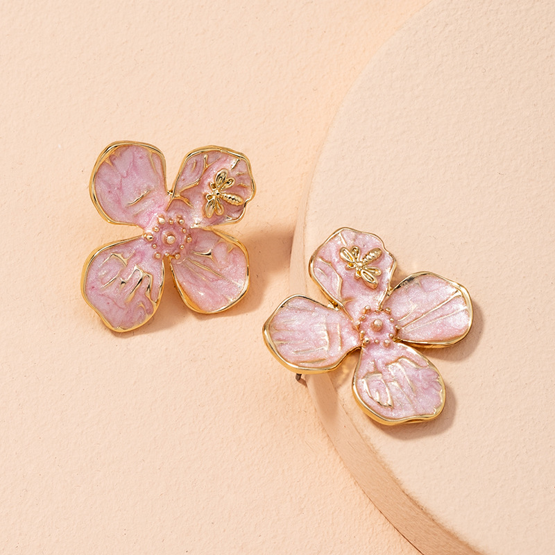 New Flower Retro Earrings display picture 4