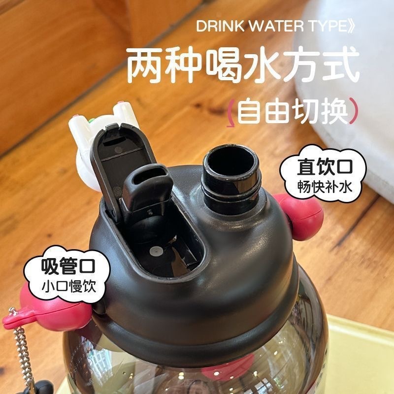 見た目の良い夏の女性、子供や学生向けの大容量バケツ、ティーポット付きのかわいいダブルドリンクプラスチックウォーターカップ|undefined