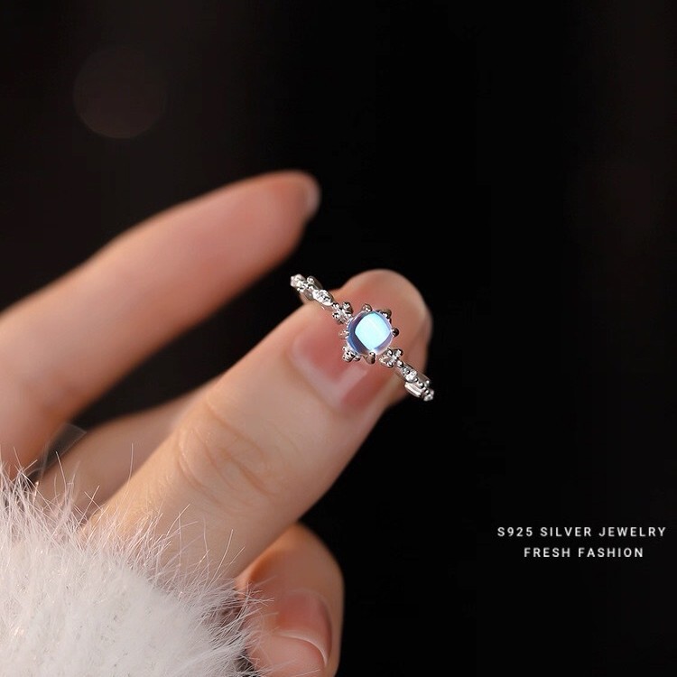 Walden Lake Moonstone Ring for Women, Fashionable High-End Japanese-Style Niche Design, Elegant Adjustable Open Ring for Index Finger Walden Lake Moonstone Ring for Women, Fashionable High-End Japanese-Style Niche Design, Elegant Adjustable Open Ring for Index Finger