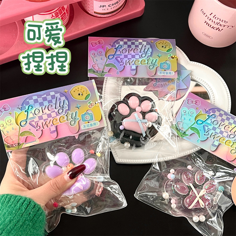 Pequeño libro rojo con el mismo estilo, grandes garras de gato perla, pellizcos, juguetes de descompresión, niña linda, artefacto de descompresión divertido al por mayor