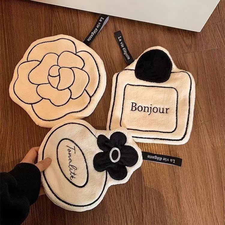 Water-Absorbent Hand Towel, Camellia Coral Fleece, Hangable Handkerchief, Non-Shedding, Soft Absorbent Towel, Does Not Shed