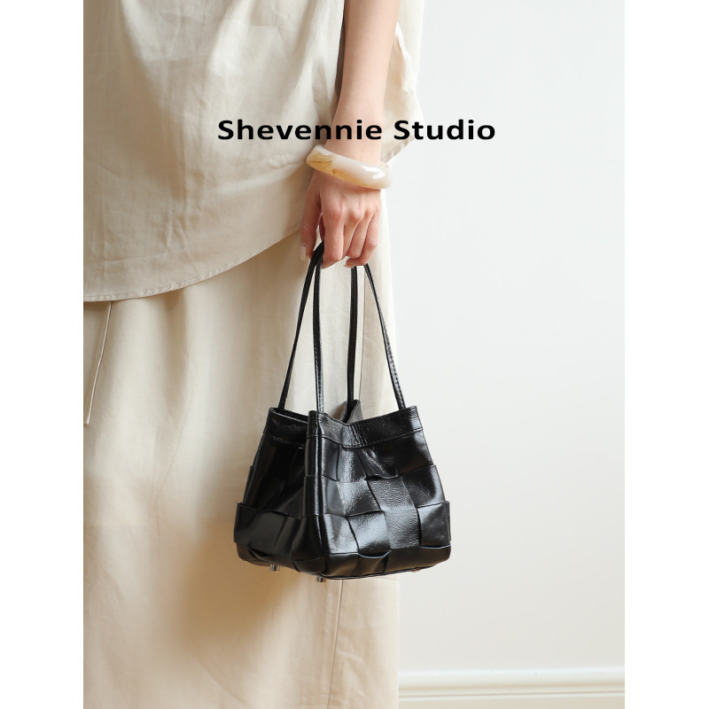 Cross-border Niche Design Top Layer Cowhide Handbag Shoulder Crossbody Bag Fashion Woven All-match Bucket Bag Deformation Bag