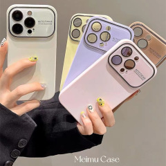 高級感のある純色はレンズフィルムを持っています。アップルの携帯電話のiphone15/14promaxソフトケース13を適用します。