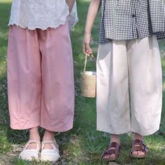 女の子のカジュアルパンツ2025夏の薄いタイプの新型子供は広い足のズボンの防蚊ズボンの女の子のゆるいズボンを合わせます。