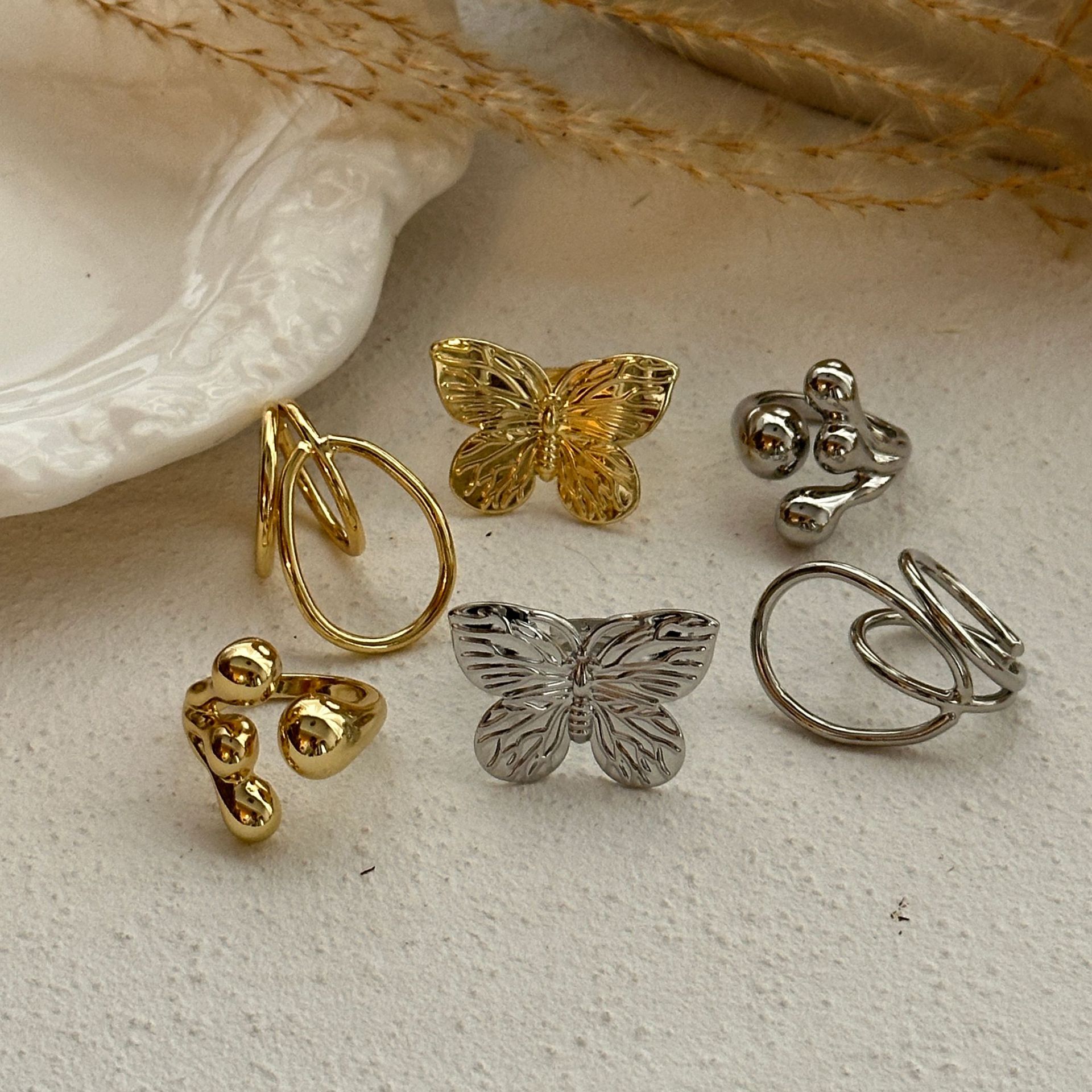 59g Weight Rings, Bracelets Classification 1 Piece Quantity Daily Occasion Alloy Material Solid Color, Butterfly Pattern Women's Gender Ring, Plating Design Exaggerated Style Exaggerated Solid Color Butterfly Alloy Ring Plating Women's Rings Bracelets 32
