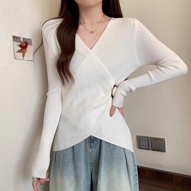 Autumn and Winter Slim-fit Short V-neck Knitted Base Shirt Top Design Niche Inner Long-sleeved Sweater for Women