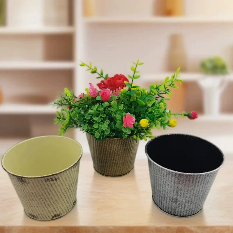 Европейское ретро-сделка из старого ковша из ковша с растениями цветочный горшок с цветочным ведром рабочий стол маленький мусорный бак фотографии реквизит декоративный украшения