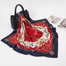 甜酷设计感90色丁方巾光泽柔顺链条元素颈间艺术潮流女士丝巾方巾