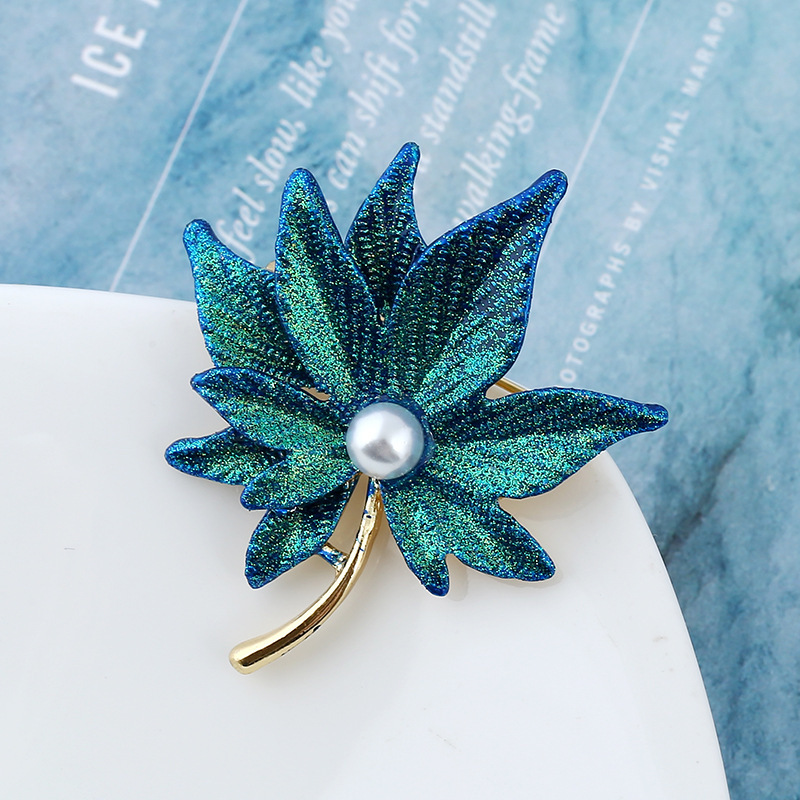 Retro high-end double-layer maple leaf pearl