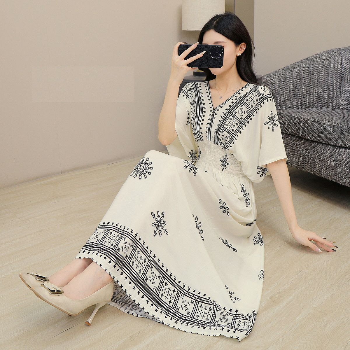 东南亚跨境海边度假裙子旅游泰国风棉绸碎花连衣裙女夏民族风V领