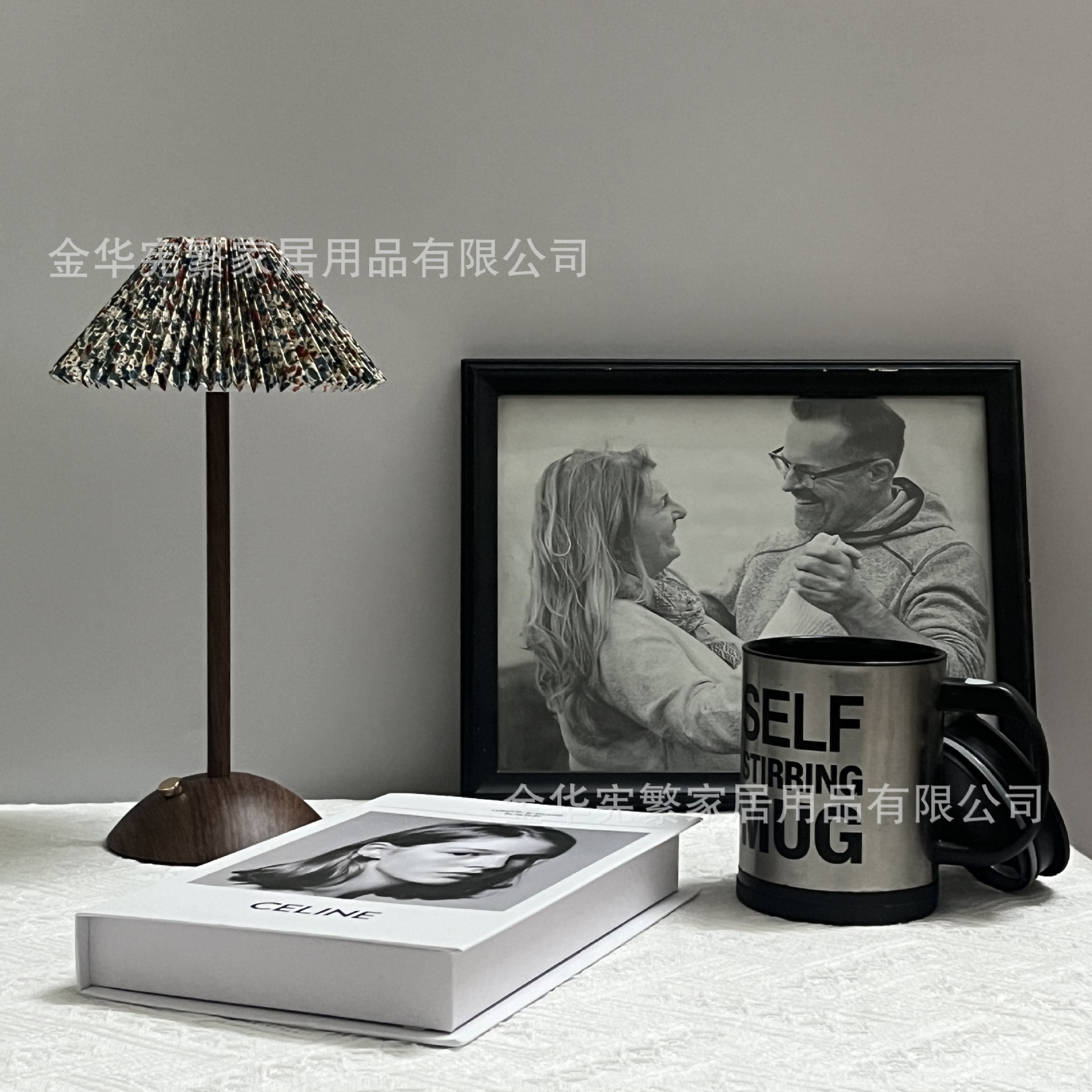 Luz de cabezal de cama dormitorio cálida ins luces de tres colores de luz de luz de escritorio de tacto atmósfera simple adornos pequeños flores de fractura USB carga