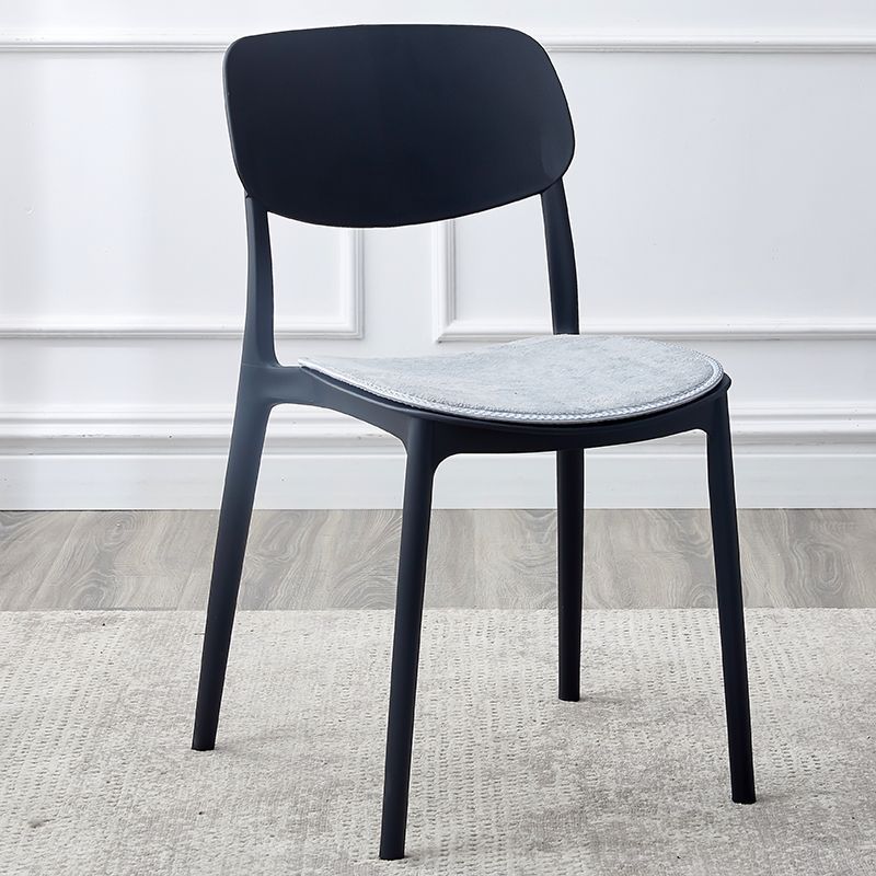 쿠션이있는 블랙