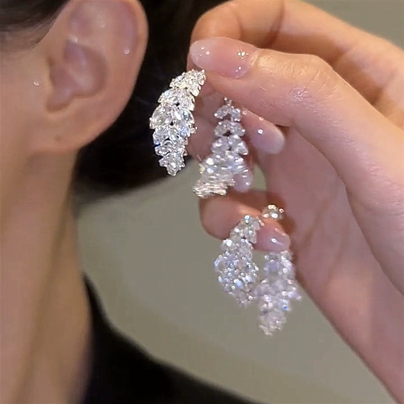 Серьги (Yiwu Yishang) S925 Серебро игла, кристальные стрази, длинная капля сердце, лёгкая роскошь