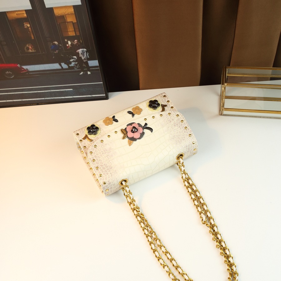 High-end Small Square Handbag With Lace Trim And Lock Clasp_voghion.com