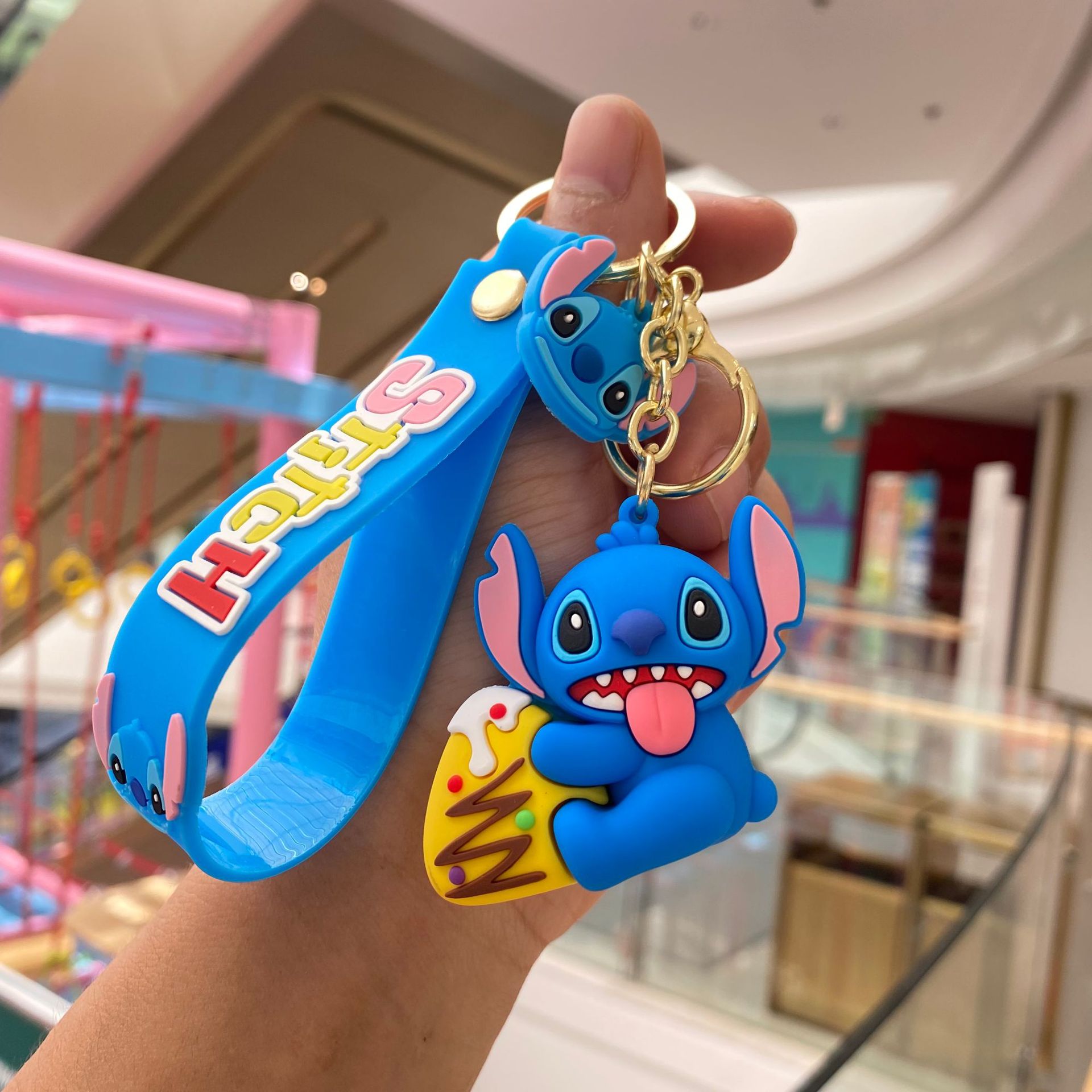 Dibujos Animados transfronterizos codiciosos puntada llavero colgante bolsa coche llavero muñeca rascando máquina regalo al por mayor