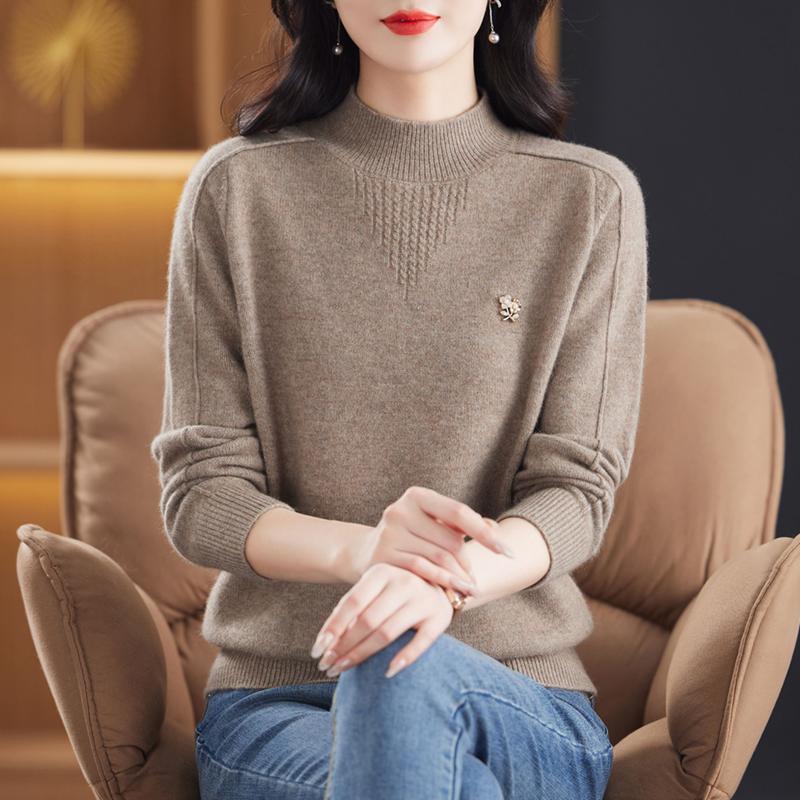 羊毛衫女冬季加厚毛衣2024新款中年妈妈装保暖半高领羊驼绒打底衫