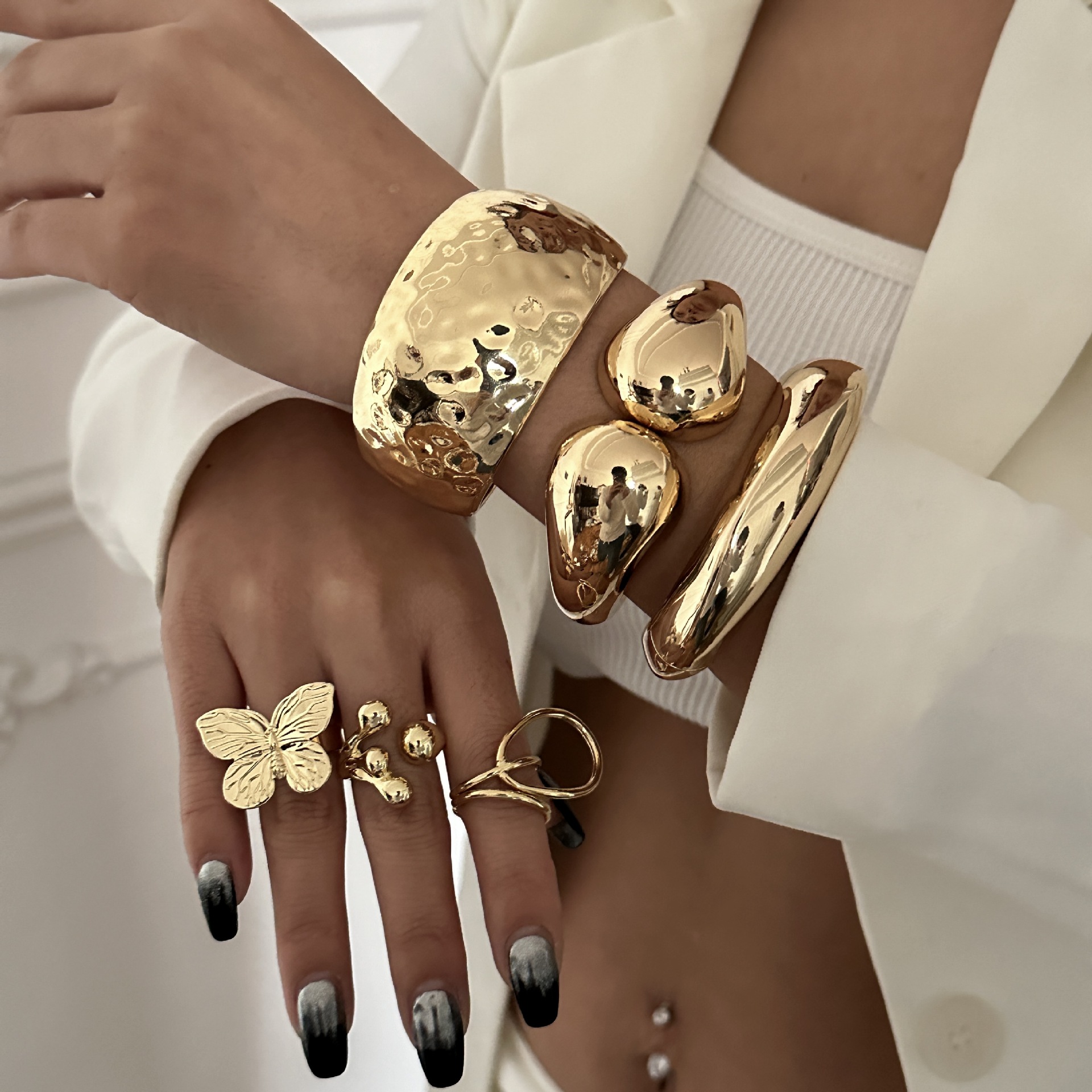 59g Weight Rings, Bracelets Classification 1 Piece Quantity Daily Occasion Alloy Material Solid Color, Butterfly Pattern Women's Gender Ring, Plating Design Exaggerated Style Exaggerated Solid Color Butterfly Alloy Ring Plating Women's Rings Bracelets 18