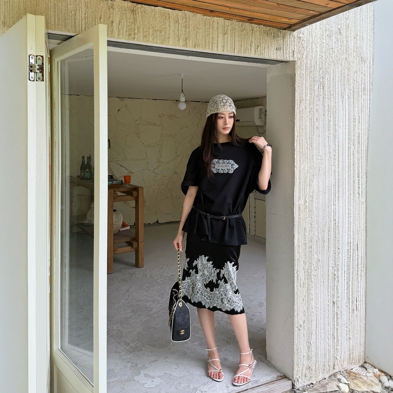 [New Product] Grama g Designer Brand Vintage Pattern Short Sleeve T-Shirt with Lace Patch Embroidery, Light Luxury Vibe