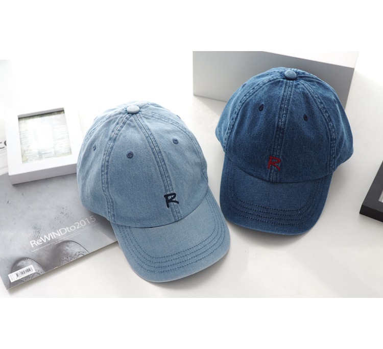 Women's Simple Style Commute Solid Color Flat Eaves Baseball Cap display picture 1