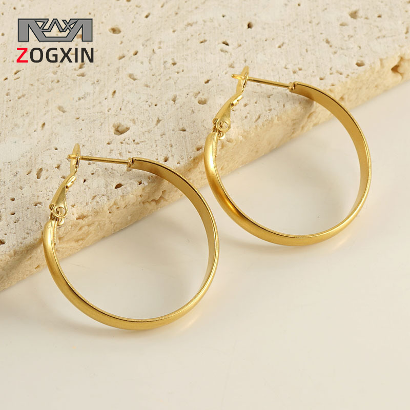 Anillo liso pendientes de acero inoxidable simple moda todo partido 2023 nuevo acero de titanio 18K pendientes temperamento ins estilo Mujer