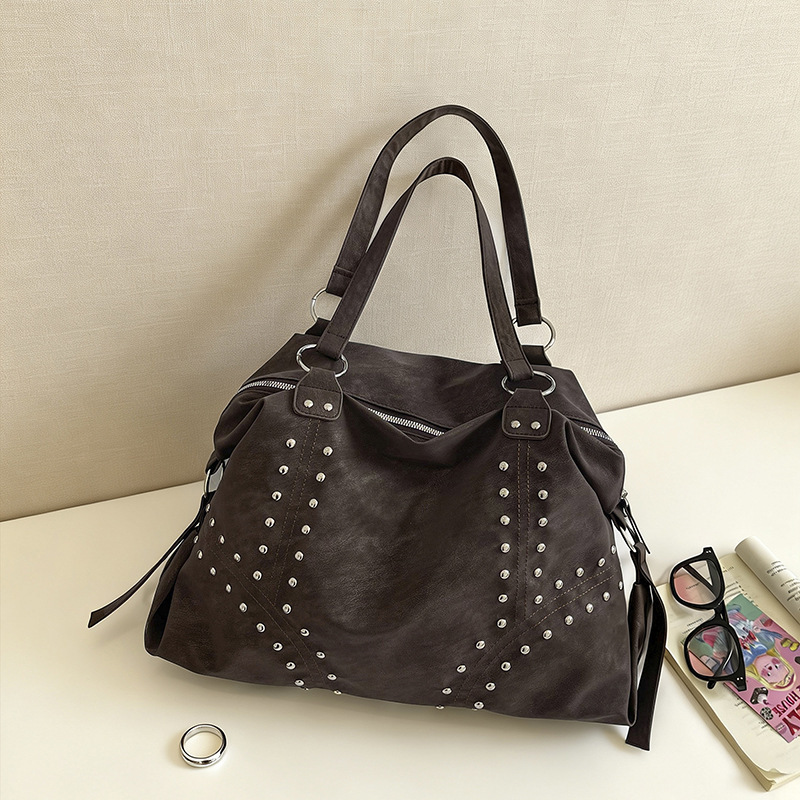 2026 trendy high-end handbag for women, large capacity, vintage rivet shoulder bag, popular for live streaming and casual use