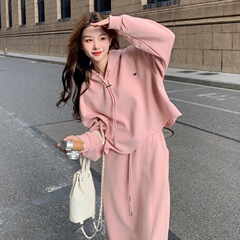 盐甜系穿搭时尚粉色卫衣套装女秋冬新款休闲显瘦气质半身裙两件套