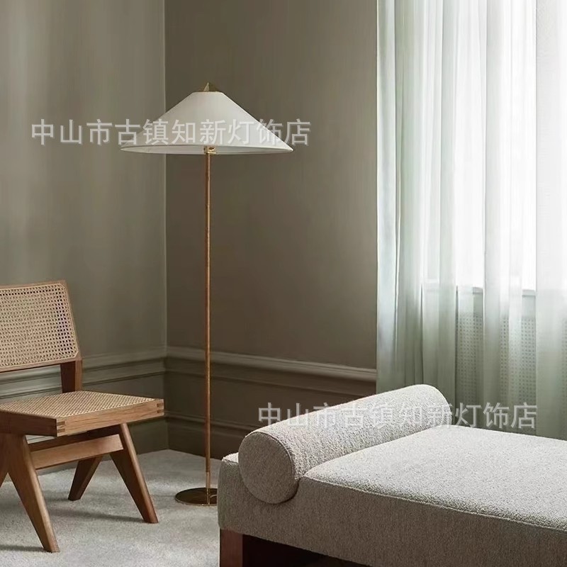 わびさびスタイル 2024 中国帽子フロアランプ中世デンマークリビングルームソファの横にデザイナー籐織物 B&B ホテルランプ|undefined