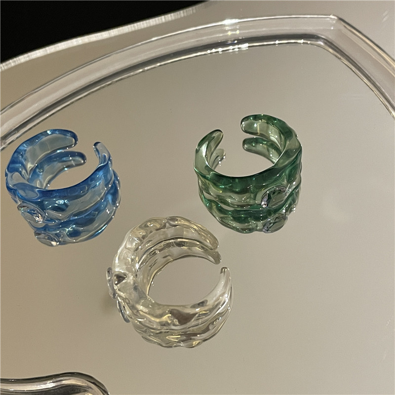 Südkorea Nischen Design Transparenter Harz Acryl Ring Ins Wind Süß Und Kalt Wind Offen Ring Frauen display picture 3