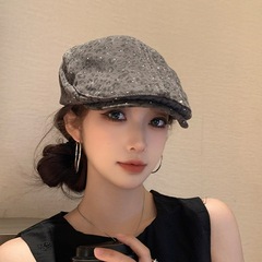 アメリカのレトロなギャル風のヒョウの紋様のフラッシュレンガの前に帽子をかぶっています。