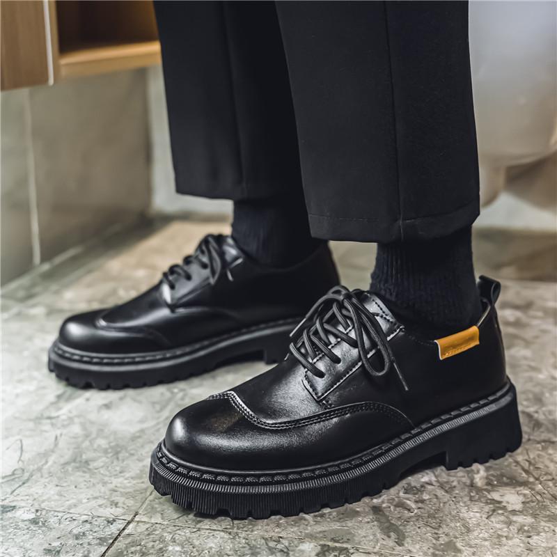Zapatos de cuero de negocios de otoño nuevos vestidos británicos con suela gruesa aumentada, zapatos casuales negros simples para hombres