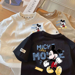 男の子の新型の子供服の半袖tシャツ綿の夏の子供の上着はゆったりしています。