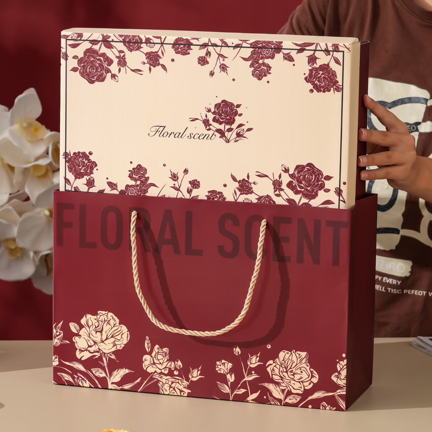 Personalidad creativa pareja taza de cerámica de alto valor de cara flor caja de regalo de taza de café de lujo ligera taza de agua potable transfronteriza