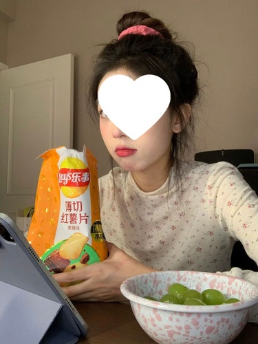 DeRong Ruffled Half-High Neck Base Shirt for Women: Chic Floral Design, Slim-Fit Inner Layer Top in American Style—Perfect for a Spicy Yet Charming Look