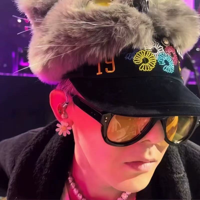 クォン・ジロンのコンサートと同じスタイルのフルダイヤモンドひまわりデイジーイヤリング、ハイエンド、多用途、軽い高級感、男性と女性の同じスタイルのイヤリング|undefined