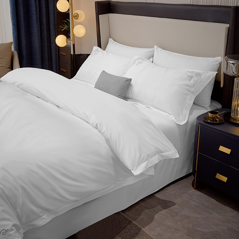 Hoteles residenciales bordados blancos cuatro piezas de sábanas de lujo ligeras europeas sábanas tres o cuatro piezas de sábanas al por mayor